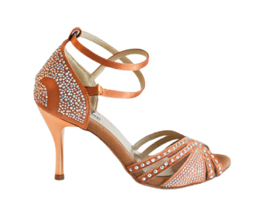 743 Tanzschuhe in Flesh Satin Strass von Lidmag, perfekt mit Strassverzierungen für schillernde Auftritte.